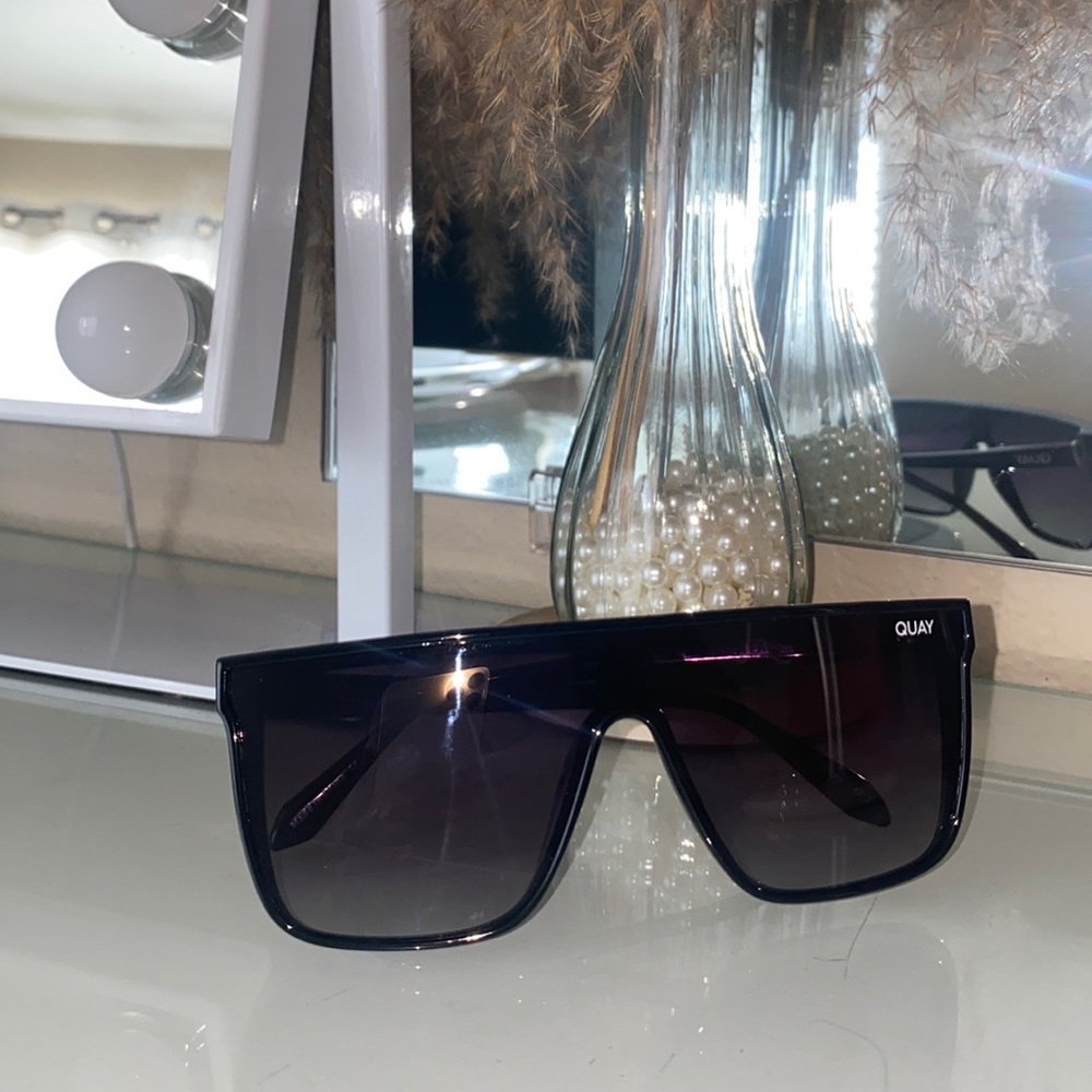 QUAY BLACK SUNGLASSES